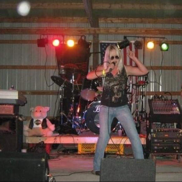 Hello! My name is Jen Handling - Picture 7 of 9